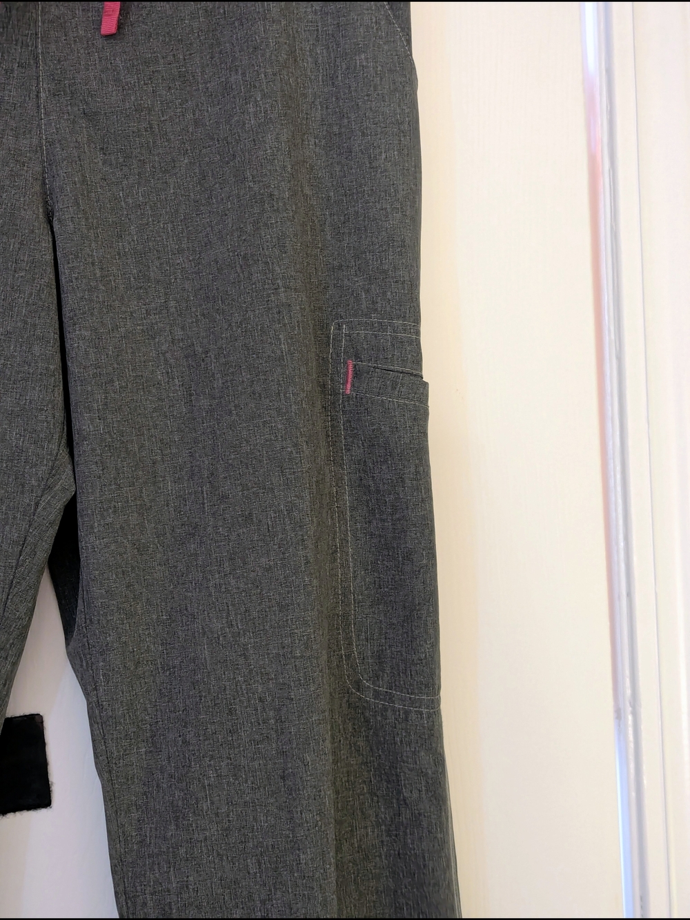 Smitten Heathered Charcoal Gray Scrub Set with Pink Accents - Size Small - Picture 11 of 16